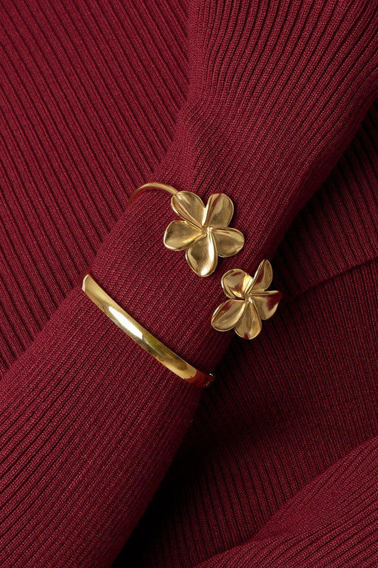 Retro Open Flower Cuff Bracelet in Gold