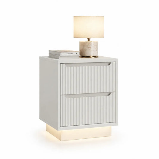 Table de chevet 50 x 40 x 55 cm avec 2 tiroirs façade rainurée MDF peint blanc cassé socle LED et plateau supérieur